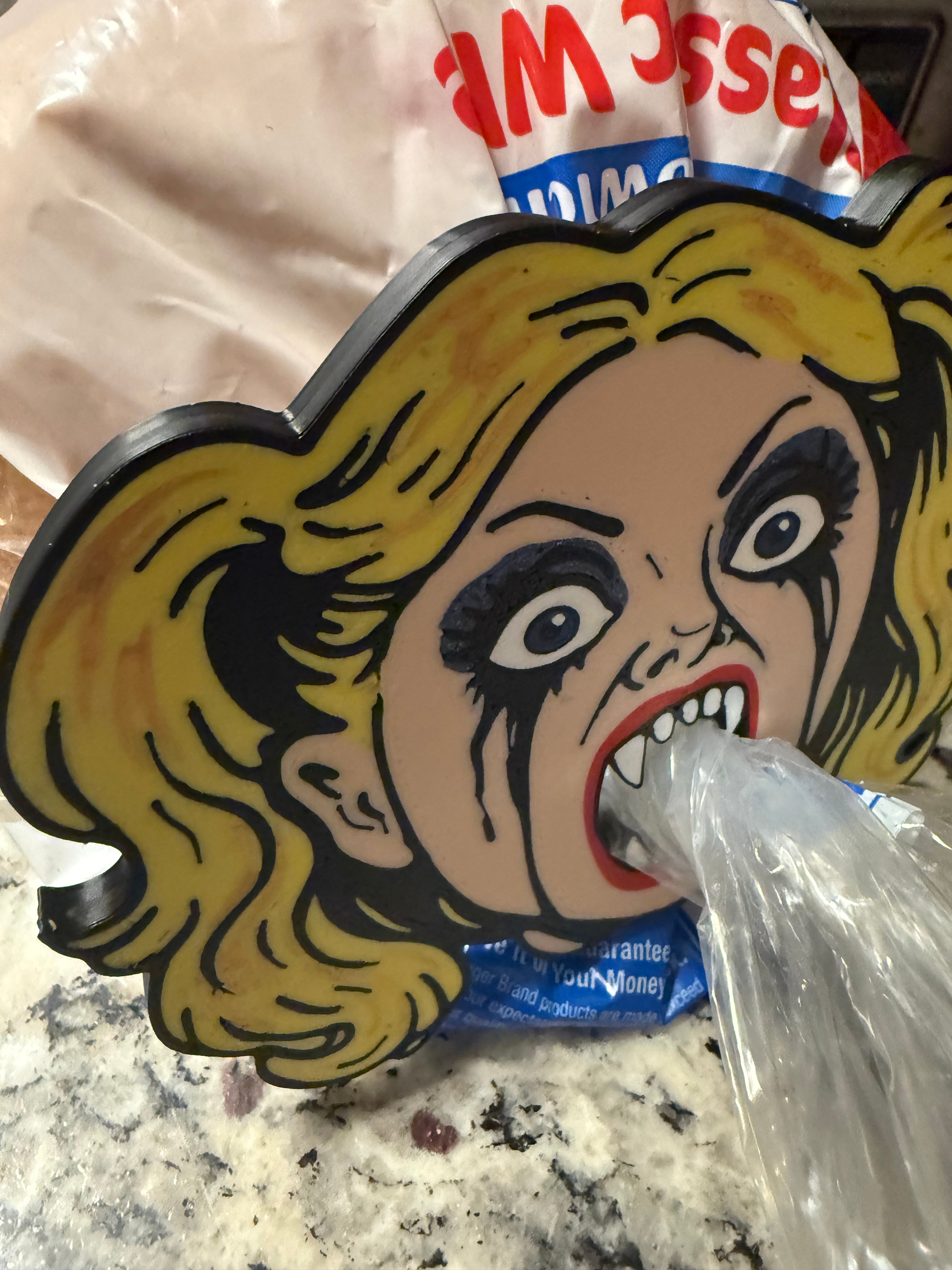 Samantha Bread Clip – Dungeon Crawler Carl Inspired Bag Holder/Ornament or keychain– Horror Kitchen Decor – Funny Fantasy Gift – Unique Nerd Collectible